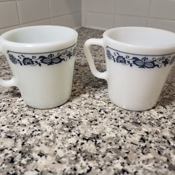 Vintage PYREX White Milk Glass Blue Onion coffee mugs - 6 Mugs - Picture 2 of 5